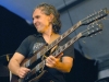 Szombathely, 2006. június 30. Az SBB (USA-Lengyelország) gitárosa, Anthimos Apostolis szórakoztatja a közönséget a Lamantin Jazz Fesztiválon Szombathelyen július 29-én. A vasárnapig tartó fesztiválon nyolc országból hetven zenész lép fel. MTI Fotó: Czika László